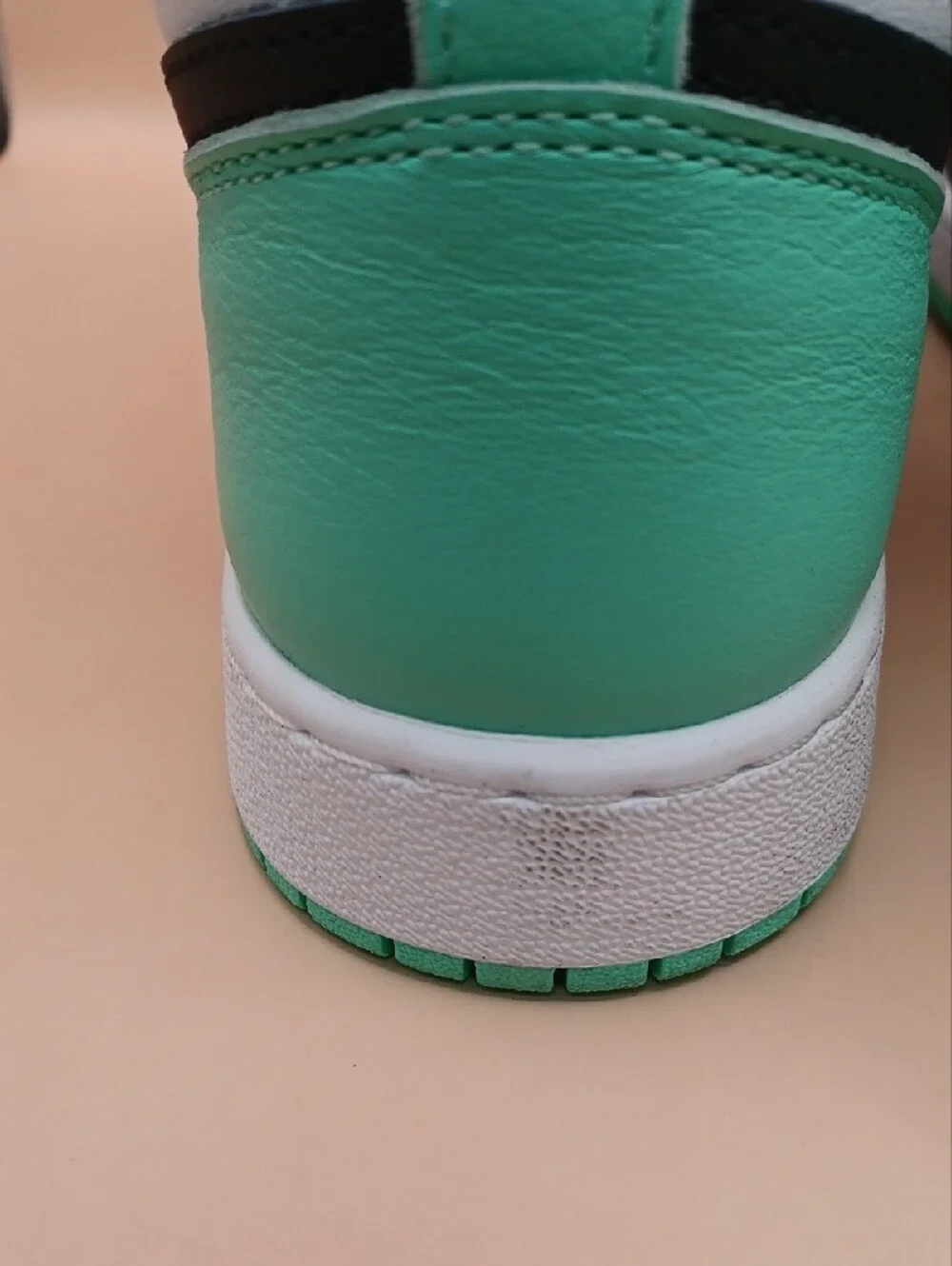 Pre-Owned Nike Jordan 1 Retro High OG GS Sneaker-Green Glow Youth Size 6Y US